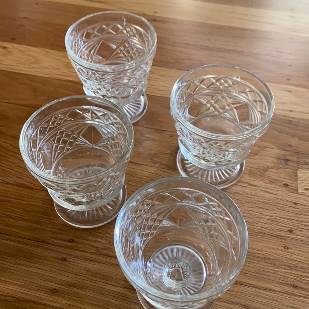 Vintage glass ice cream or fruit dish  (4)